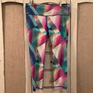 VICTORIA SECRET  VSX   Large       Sport Knockout Multicolor Capri Leggings